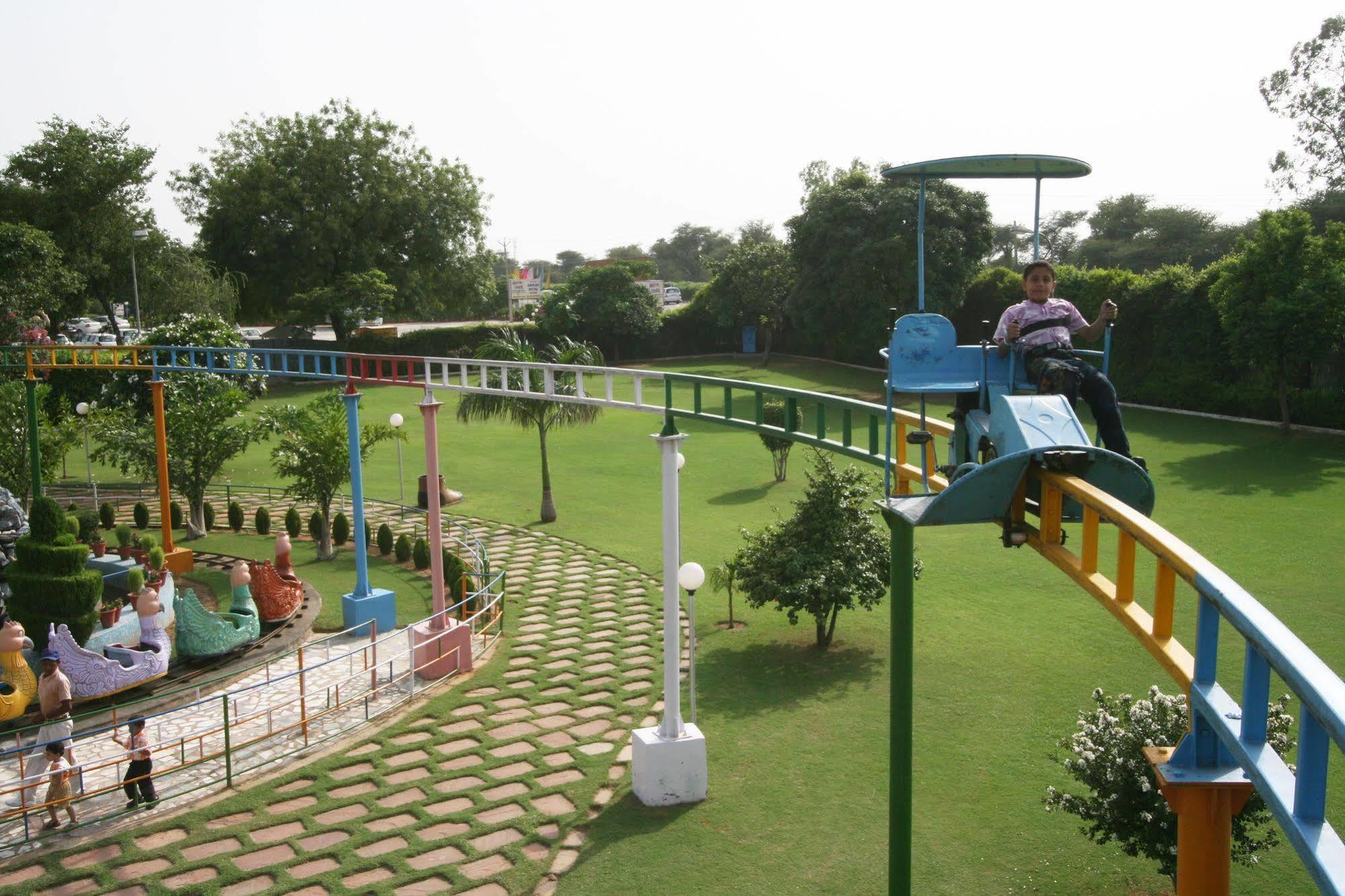 Aapno Ghar Resort & Amusement Park Gurgaon Exterior foto